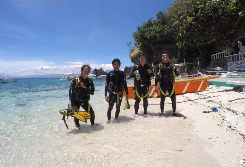 ホテル Liberty S Community Lodge And Diving