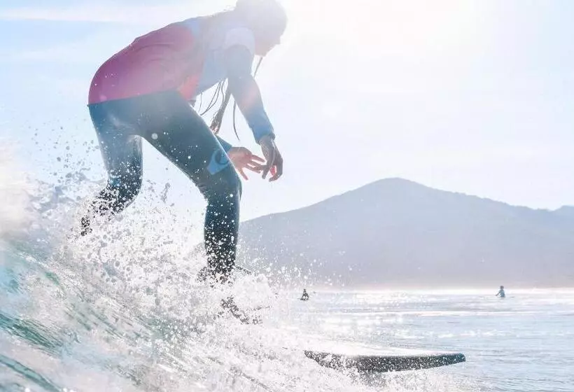 Majatalo Escuela De Surf Waves Sound   Alojamiento Compartido