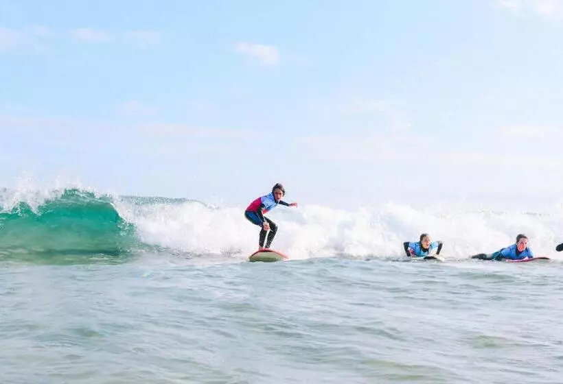 Majatalo Escuela De Surf Waves Sound   Alojamiento Compartido