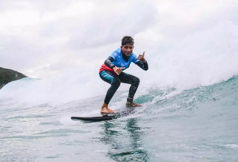 Majatalo Escuela De Surf Waves Sound   Alojamiento Compartido