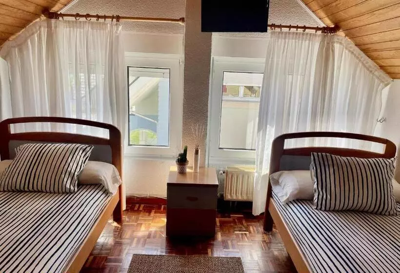 Majatalo Escuela De Surf Waves Sound   Alojamiento Compartido