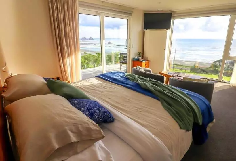 Aamiaismajoitus (B&B) View With A Room Nz   Boutique Beachfront Accommodation On The Great Coast Road