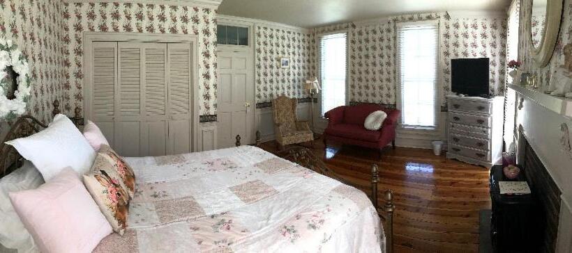 Historic Seaton Springs Farm B&b M Seaton Queen Room With Private Bath Down The Hall