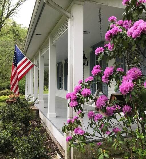 Historic Seaton Springs Farm B&b M Seaton Queen Room With Private Bath Down The Hall