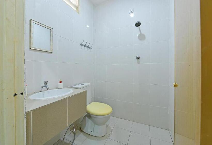 호텔 Oyo 90879 Eleven Inn