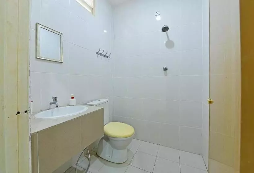 Hotelli Oyo 90879 Eleven Inn