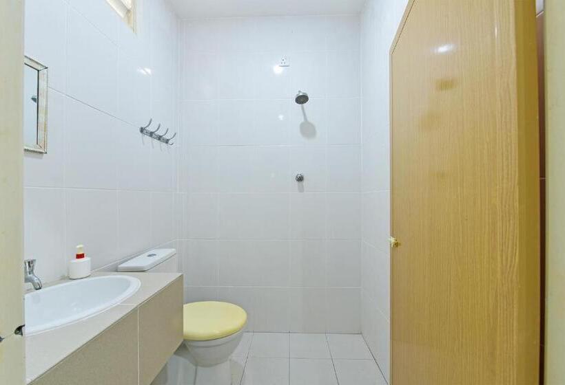 호텔 Oyo 90879 Eleven Inn