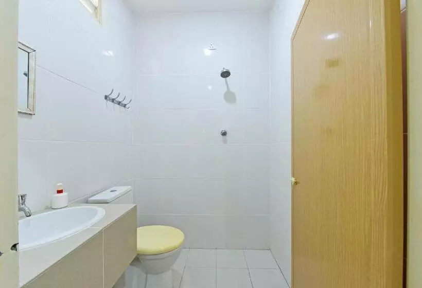 Hotelli Oyo 90879 Eleven Inn