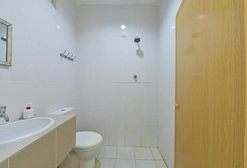 호텔 Oyo 90879 Eleven Inn