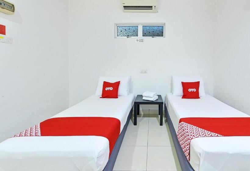 호텔 Oyo 90879 Eleven Inn