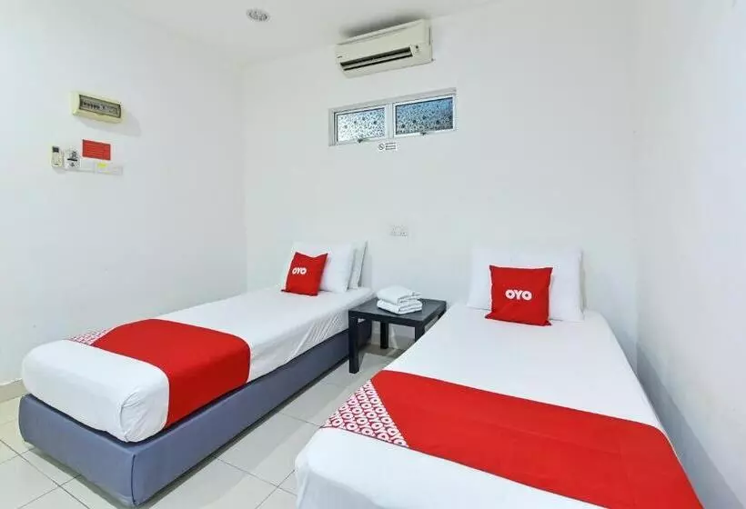 Hotelli Oyo 90879 Eleven Inn