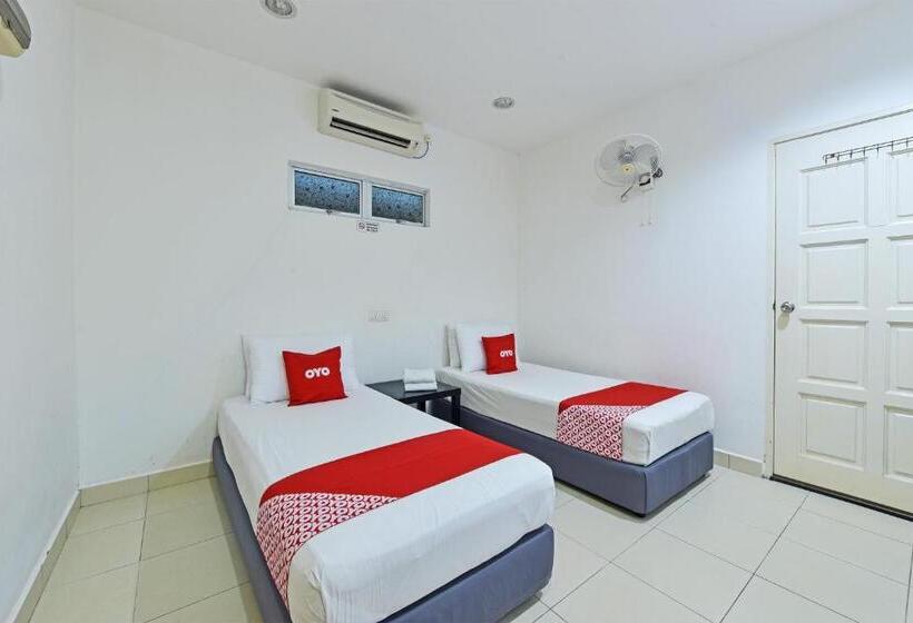 호텔 Oyo 90879 Eleven Inn