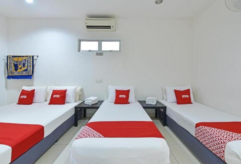 호텔 Oyo 90879 Eleven Inn