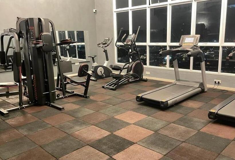 בית מלון כפרי Pintarman Service Aprtment @ The Stirling Suites