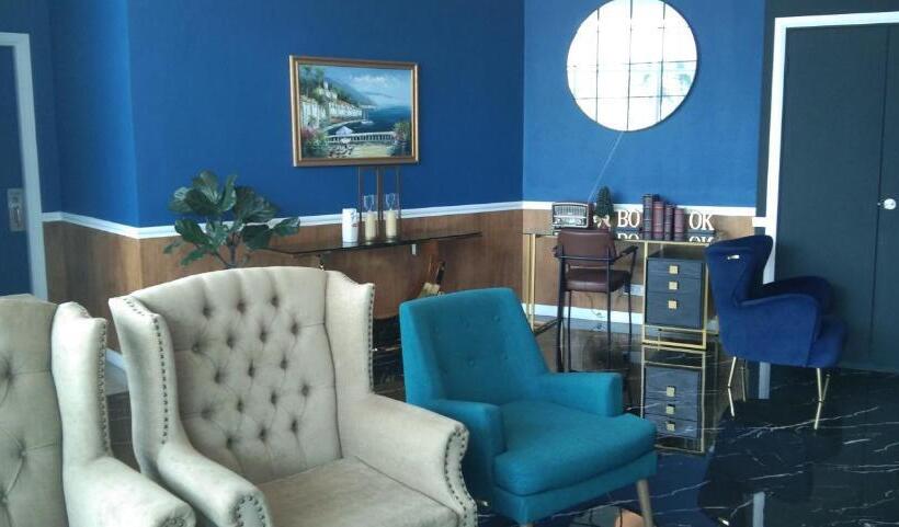 בית מלון כפרי Pintarman Service Aprtment @ The Stirling Suites