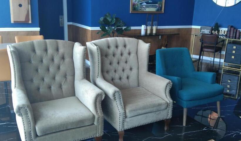 בית מלון כפרי Pintarman Service Aprtment @ The Stirling Suites