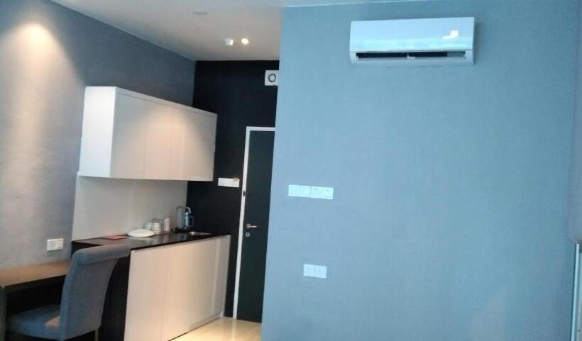 בית מלון כפרי Pintarman Service Aprtment @ The Stirling Suites