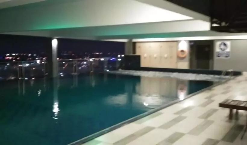 ホテル Pintarman Service Aprtment @ The Stirling Suites