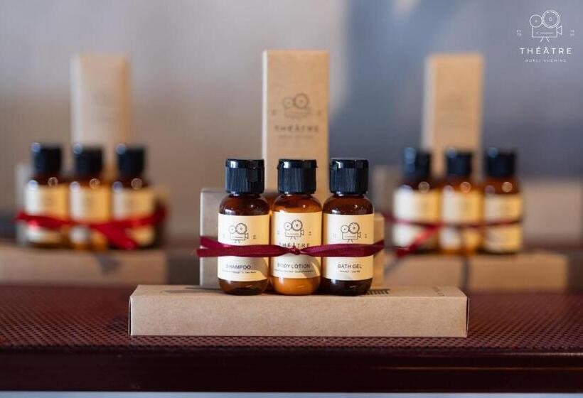 בית מלון כפרי Theatre