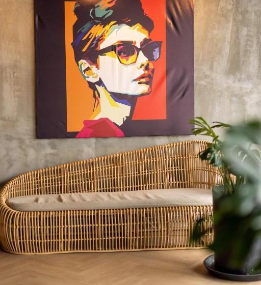 בית מלון כפרי Theatre