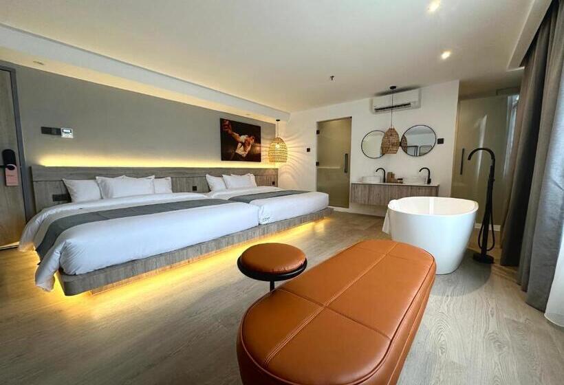 בית מלון כפרי Theatre