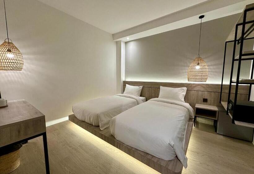 בית מלון כפרי Theatre