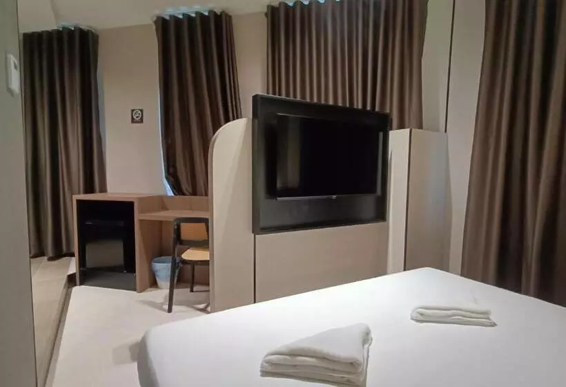 ホテル Urban Inn, Serai Wangi