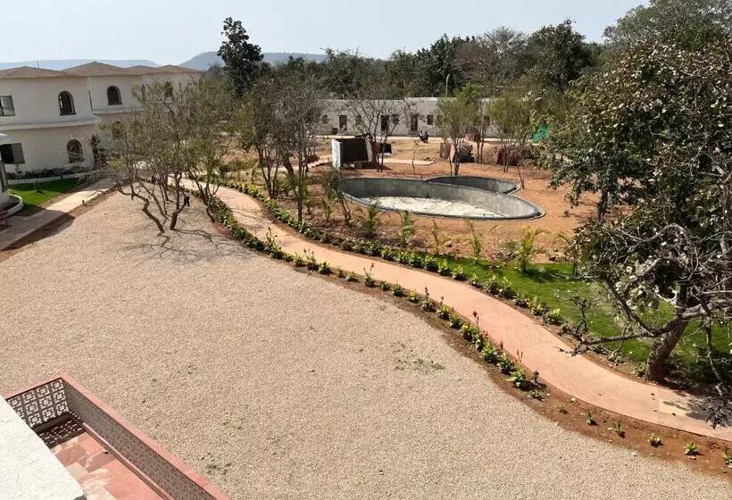 Narwar Lakefront Resort