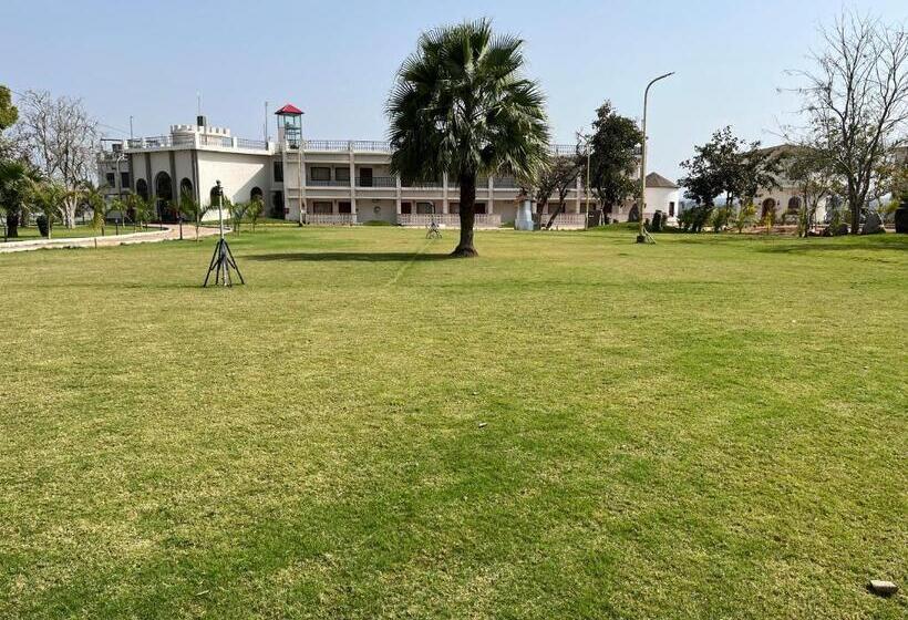 Narwar Lakefront Resort