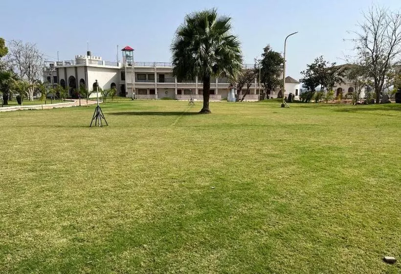 Narwar Lakefront Resort