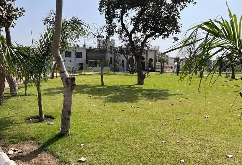 Narwar Lakefront Resort