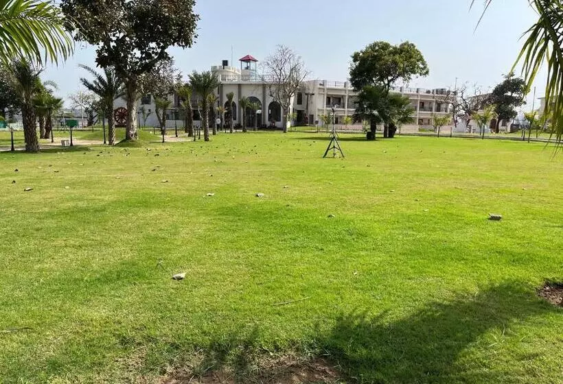 Narwar Lakefront Resort