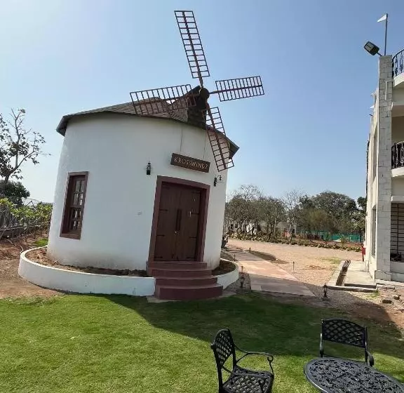 Narwar Lakefront Resort