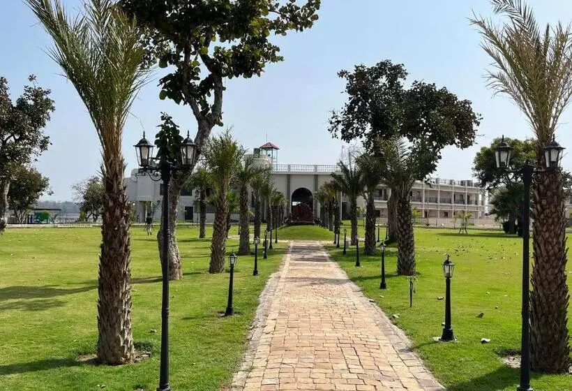 Narwar Lakefront Resort