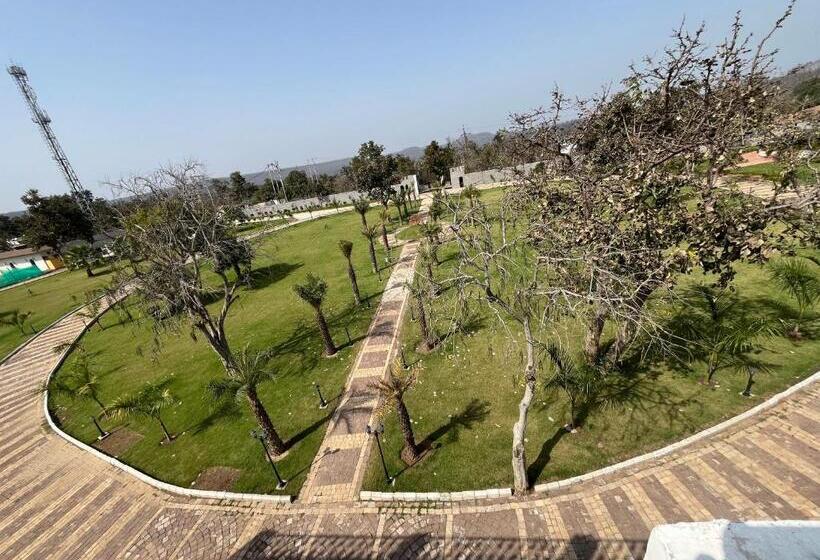 Narwar Lakefront Resort