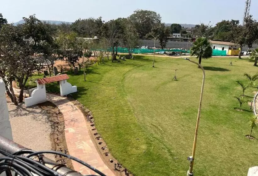 Narwar Lakefront Resort