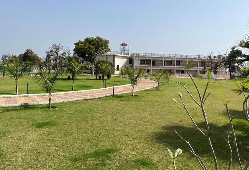 Narwar Lakefront Resort