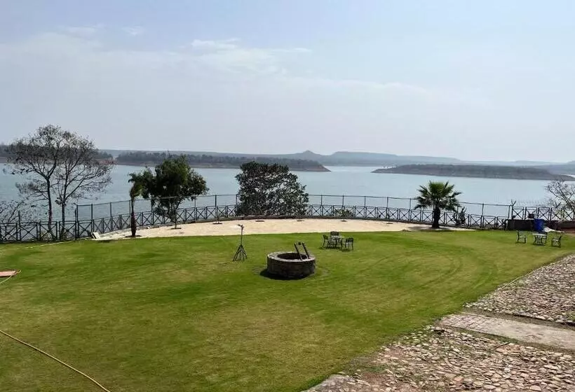 Narwar Lakefront Resort