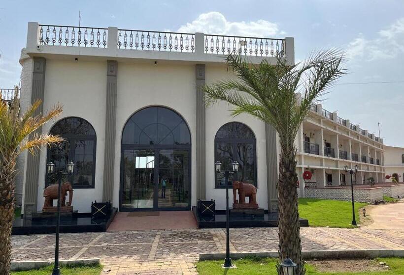 Narwar Lakefront Resort