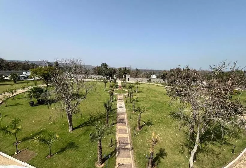 Narwar Lakefront Resort