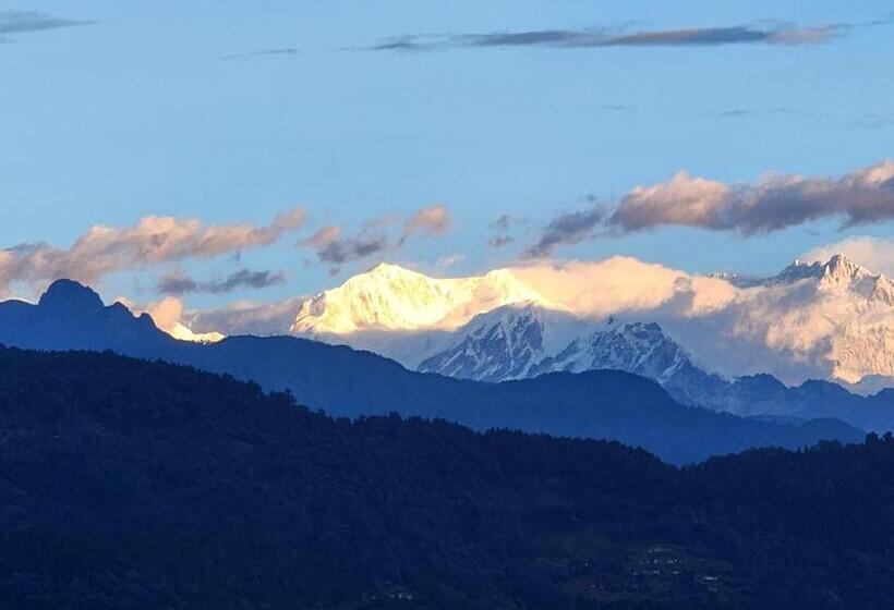 Lomakeskus Red Panda Jungle Camp A Unit Of Davinchi Homes Pvt Ltd