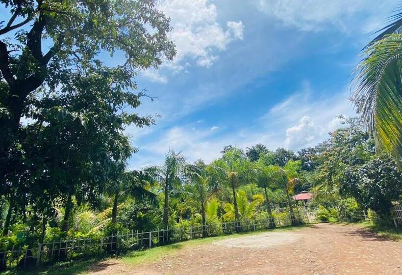 酒店 Dandeli Kingfisher Lake View Resort