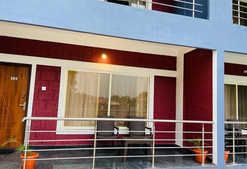 酒店 Dandeli Kingfisher Lake View Resort