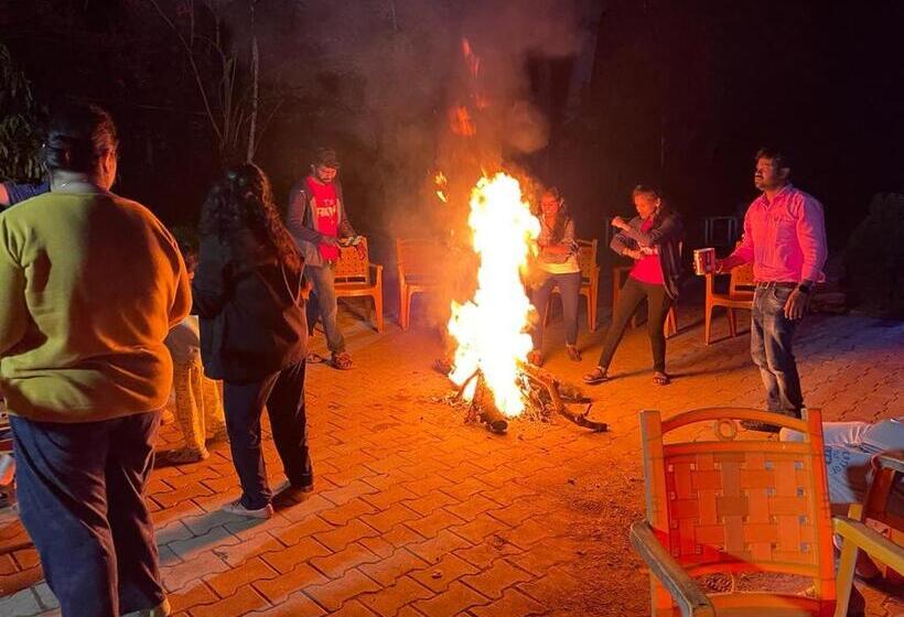 酒店 Dandeli Kingfisher Lake View Resort