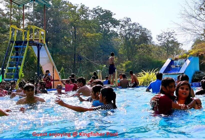 酒店 Dandeli Kingfisher Lake View Resort