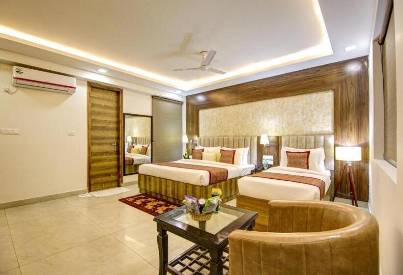 Hotel Park Tree Igi Airport By Unit Of Prithvi Palace