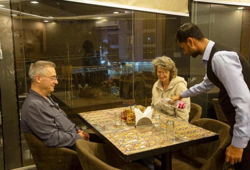 Hotel Park Tree Igi Airport By Unit Of Prithvi Palace