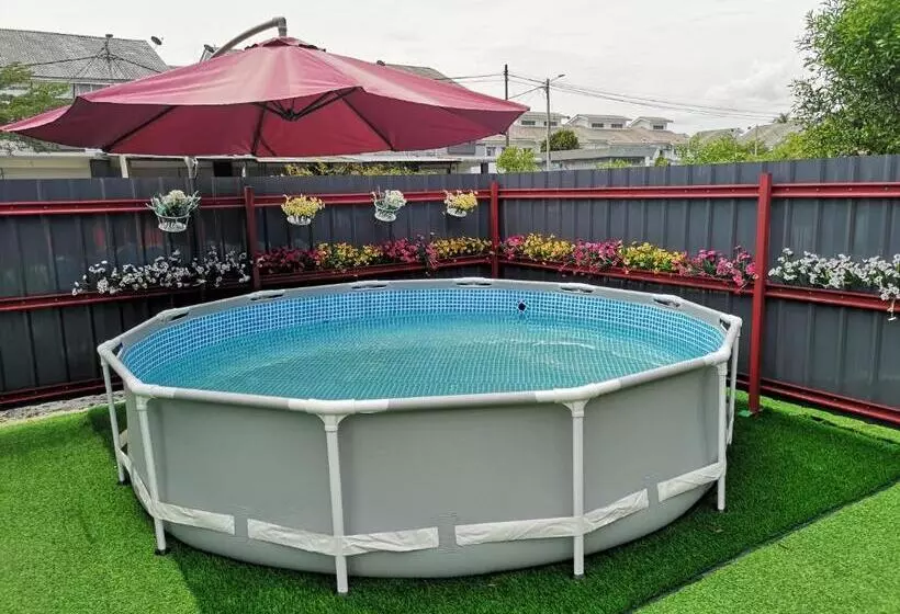 Hotelli Red Triangle Cottage Roomstay