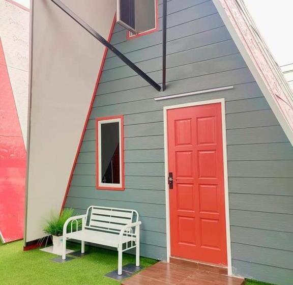 Hotel Red Triangle Cottage Roomstay