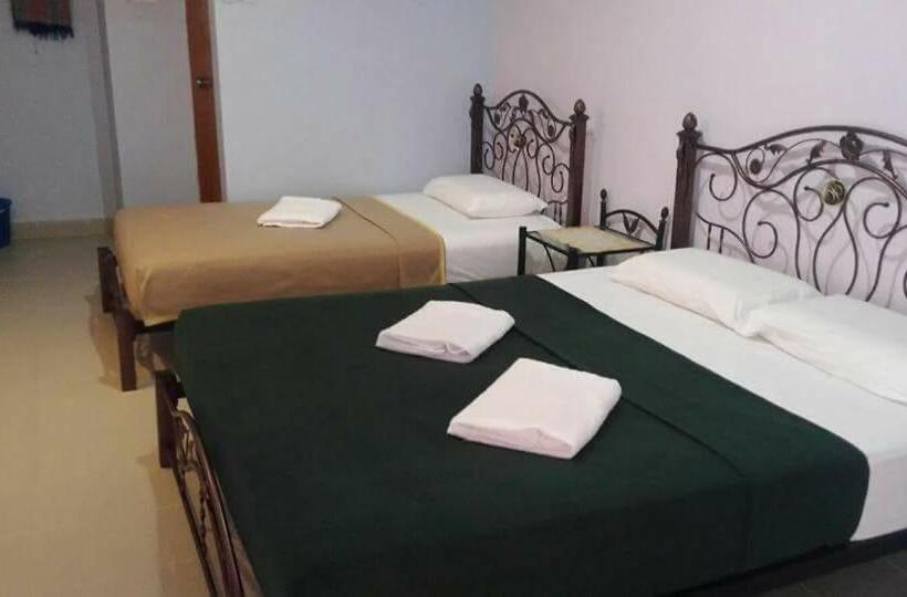 פנסיון Kanza Beach Inn